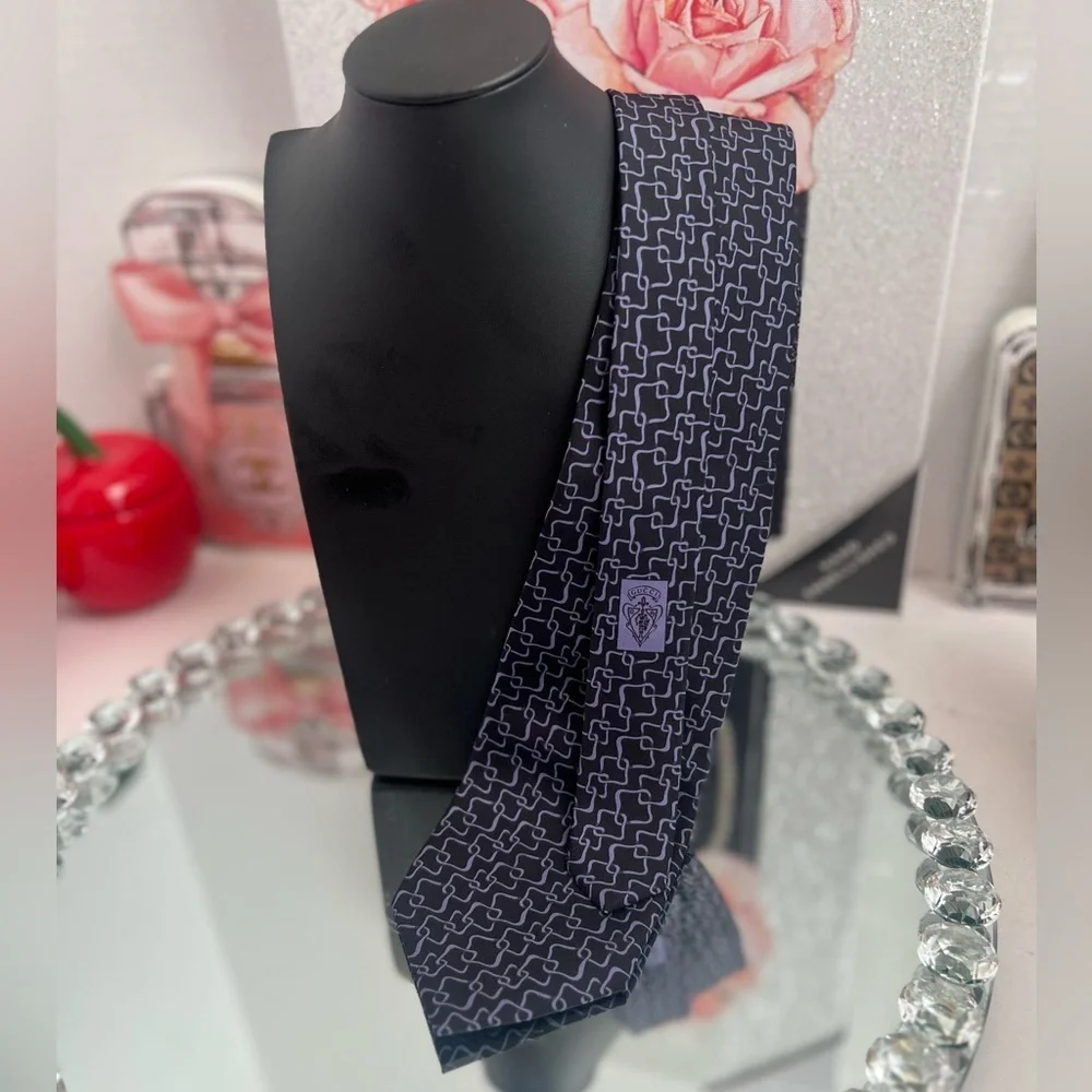 GUCCI vintage black purple Classic Luxury tie 60 inch log